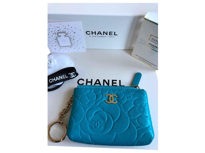 Chanel Kameliengeldbeutel Blau Leder  ref.122835