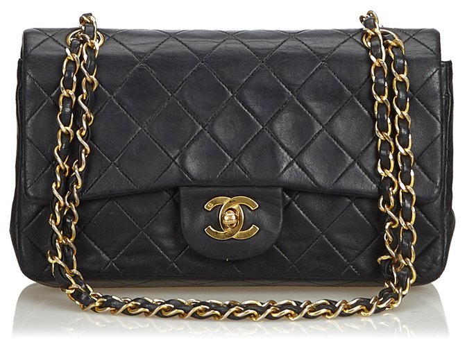 Timeless Chanel negro clásico pequeño bolso de solapa de cuero de piel de cordero  ref.122868