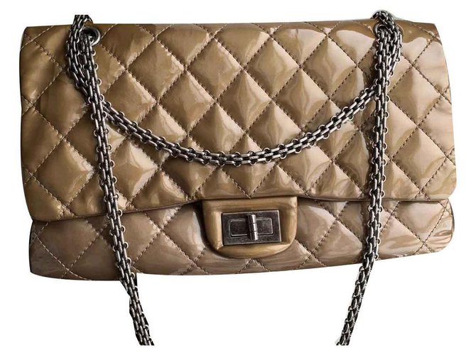 Chanel Reissue 2.55 Beige Patent leather  ref.123189