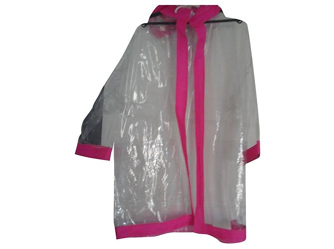 Impermeable Courreges de vinilo transparente con detalles rosas