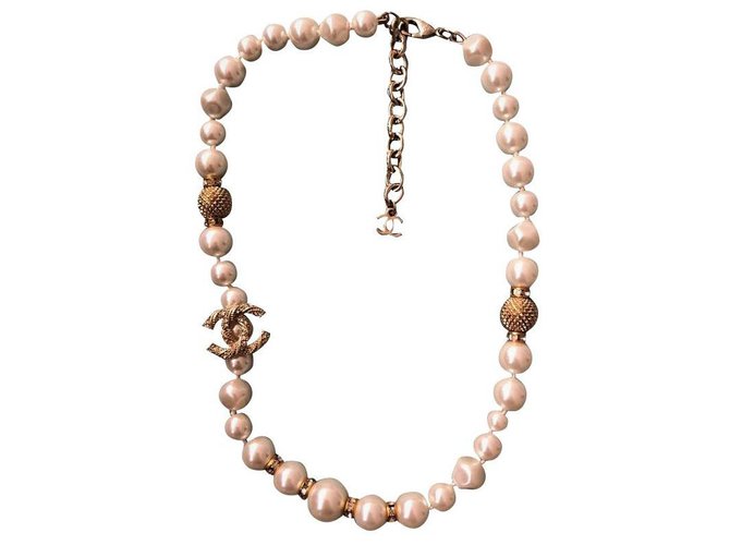 Magnifique Collier CHANEL  avec 35 Perles blanches  ref.123618