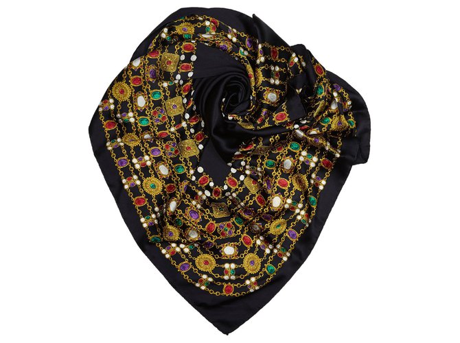 Foulard en soie imprimée noire Chanel Tissu Multicolore  ref.124014