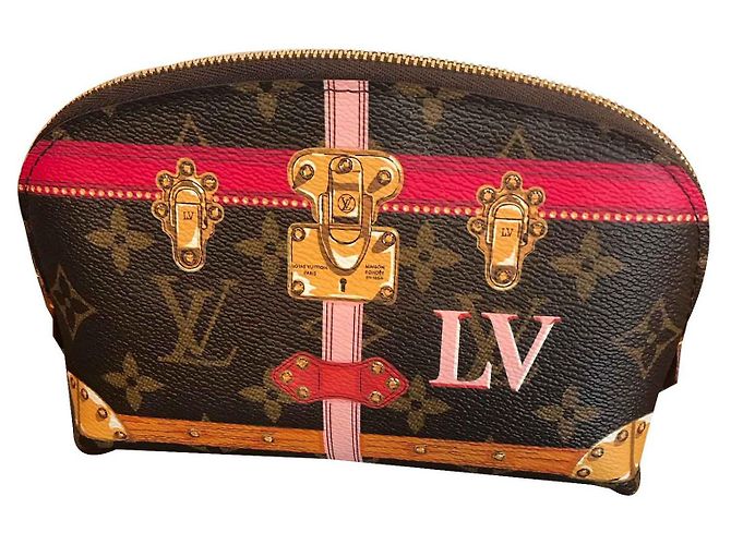 Estuche de cosméticos Louis Vuitton.
