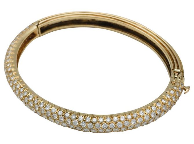 inconnue Yellow gold bangle bracelet paved with diamonds.  ref.124089