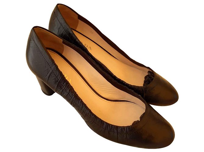 Prada Absatzschuhe aus Leder Schwarz Größe 39