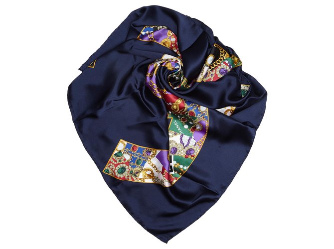 Pañuelo de seda estampado con estampado de Cs azul de Chanel Multicolor Azul marino Paño  ref.124368