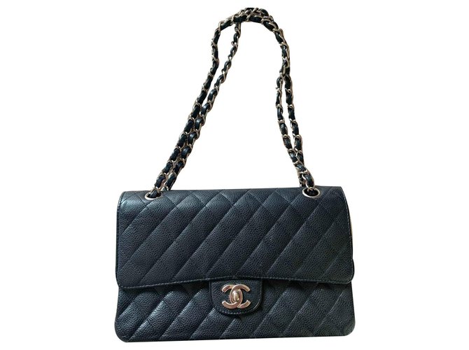 Timeless Chanel Handbags Black Leather  ref.124580