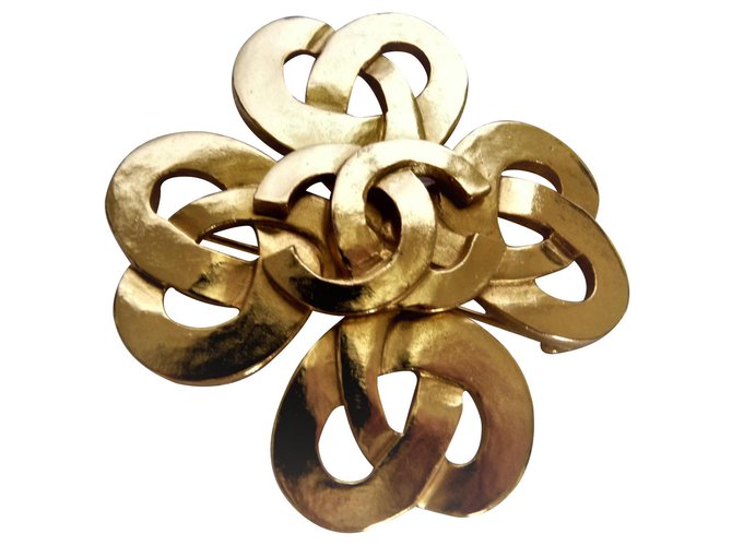 Chanel Pins & brooches Golden Metal  ref.125249
