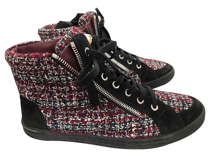 Chanel Sneaker aus Tweed Dunkelrot Bordeaux