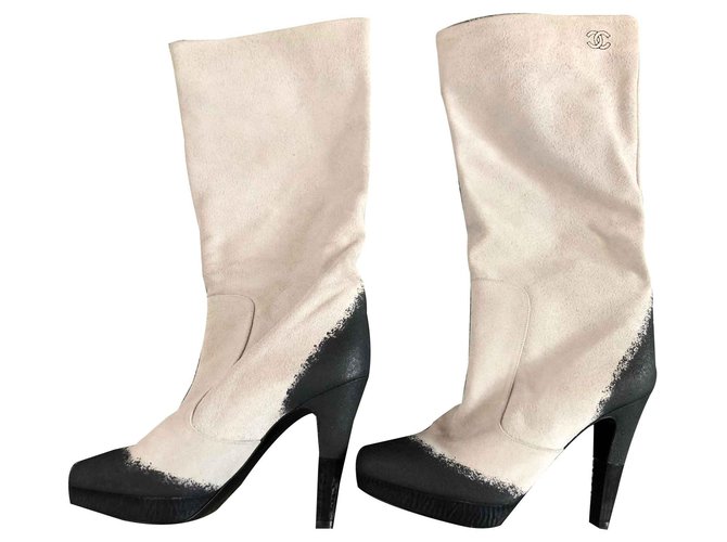 Chanel Bottes Suede Blanc cassé  ref.125393