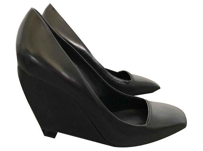 Louis Vuitton Black Leather Wedges Size 40