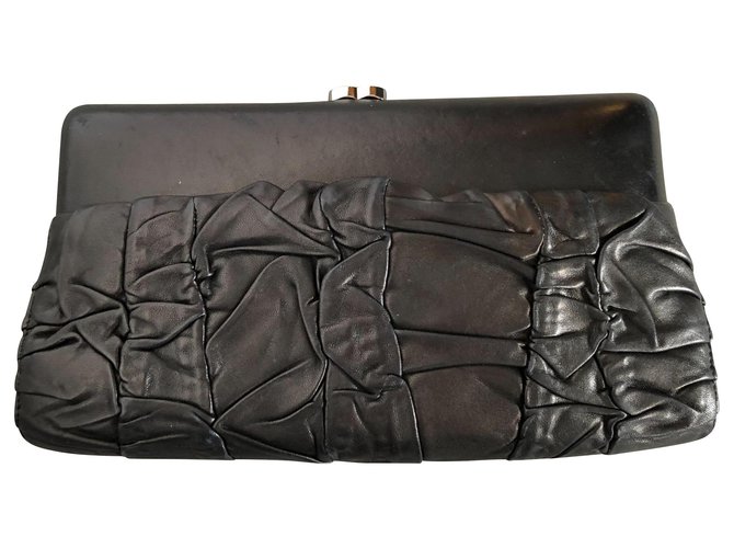 Chanel Handtaschen Schwarz Leder  ref.125419