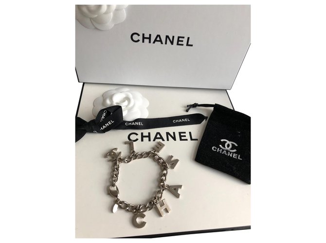 Chanel Letter bracelet Silvery Metal  ref.125504