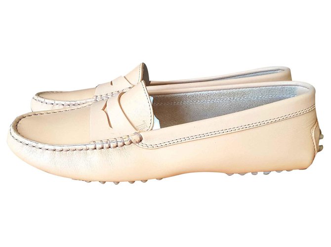 Tod's Tods skin coloure mocassinas Beige Leather  ref.125636