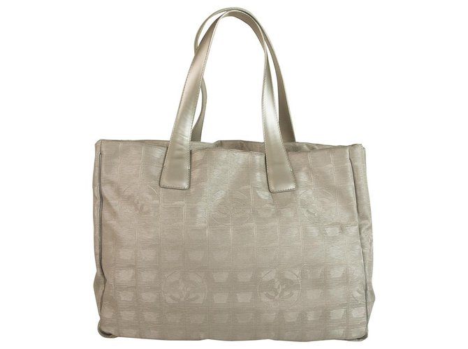 Chanel Grey / Silver CC Nylon Travel Line Tote Shopper mediano Plata  ref.125675