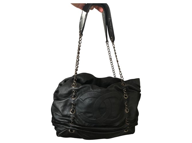 Chanel Hand bags Black Leather  ref.125738
