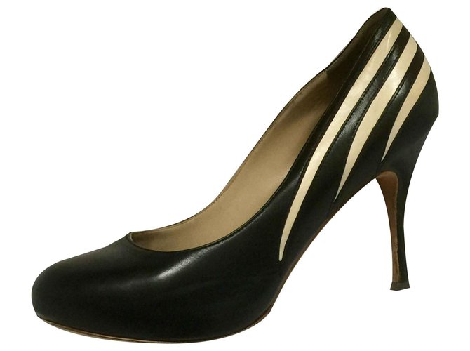 Alexander Mcqueen Black and white pumps Leather  ref.125852