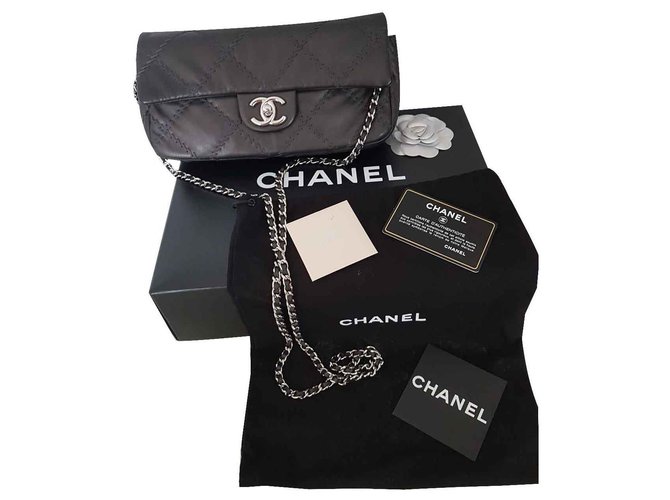 Classique Chanel Timeless Cuir Noir  ref.126010