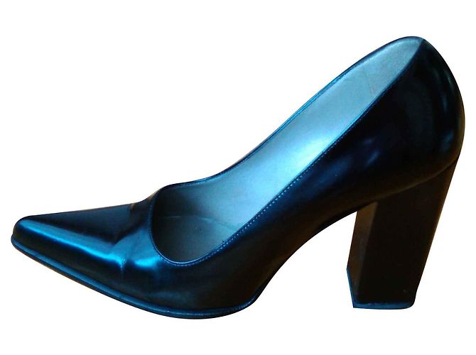 PRADA   Décolleté in Leather Black