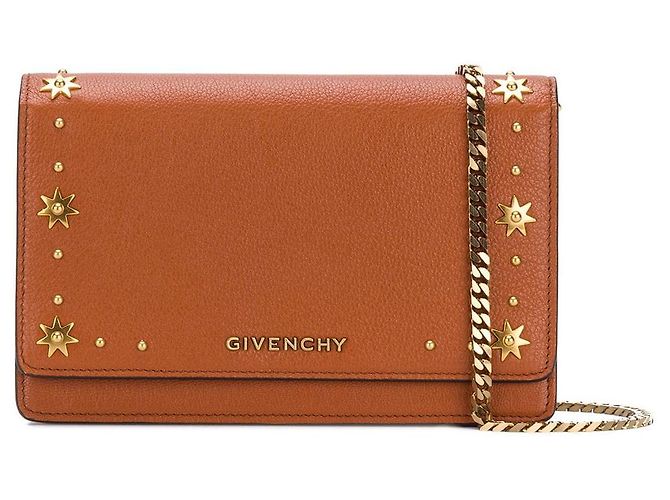 Portafoglio Pandora in pelle marrone con borchie e catena Givenchy
