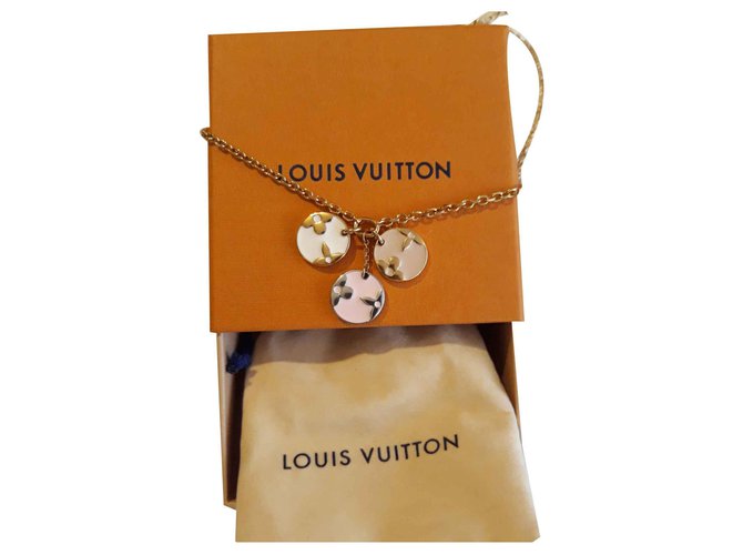 Louis Vuitton Collier signorina LV D'oro  ref.126384