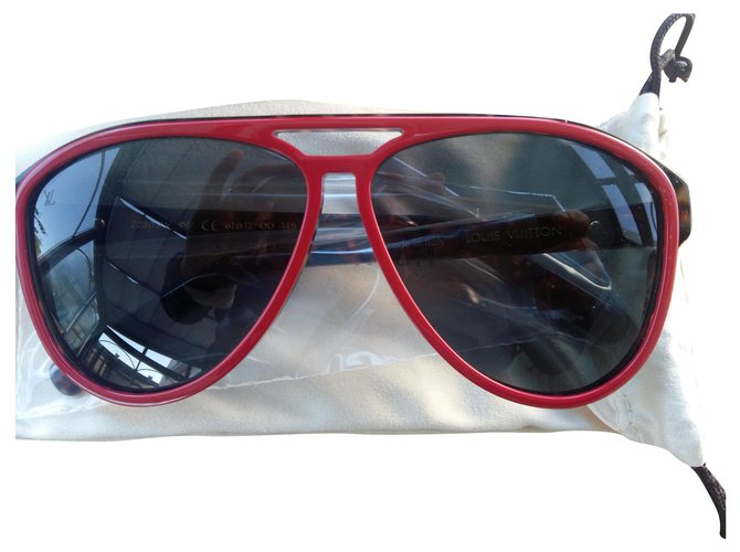 Louis Vuitton Des lunettes de soleil Plastique Rouge  ref.126456