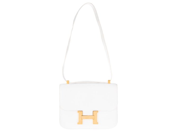 Hermès Stunning Hermes Constance in white grained calf leather, golden hardware in very good condition!  ref.126550