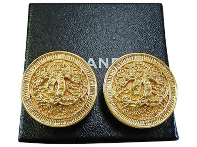 Chanel Clip-On Vintage CC Golden Gelbes Gold  ref.126780