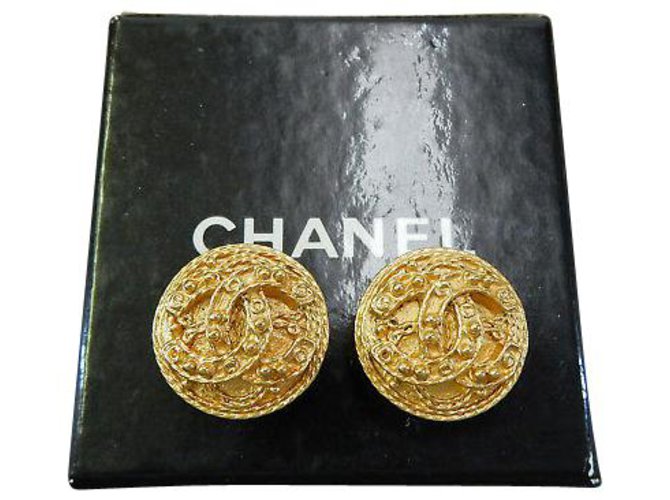 Chanel Clip-on Vintage CC Or jaune Doré  ref.126781