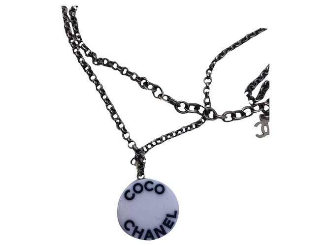 Halskette Chanel Schwarz Weiß Metall Kunststoff  ref.126987