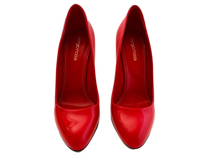 patent leather red pumps