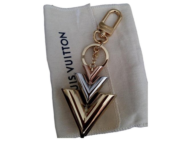 Louis Vuitton Bag charms Golden Metal  ref.127109