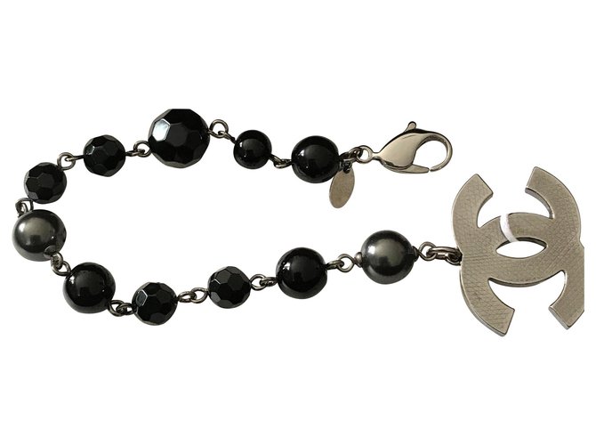 Pulsera Chanel en metal plateado con 11 Perlas de ónix Negro Plata  ref.127145