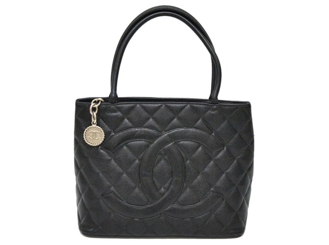Chanel Médaillon Black Leather  ref.127562