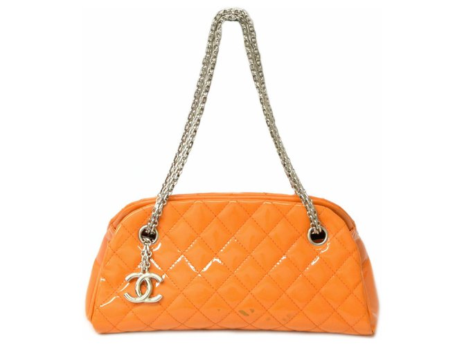 Chanel Mademoiselle Cuir vernis Orange  ref.127632