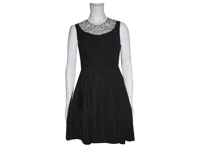Autre Marque Needle & Thread Schwarzes Kleid mit Spitze Weiß