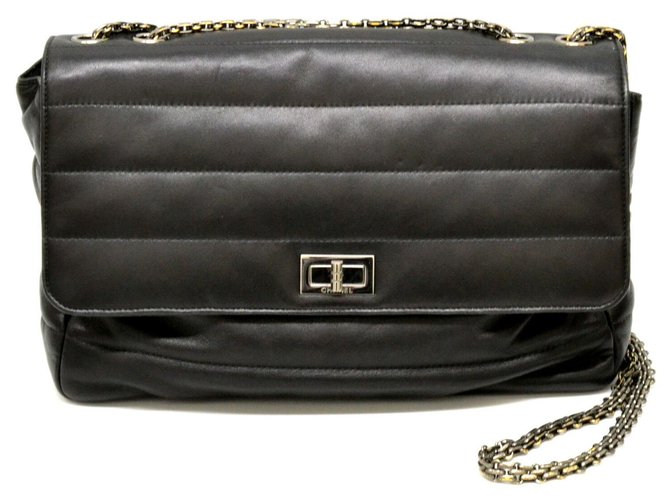 Chanel Vintage Schultertasche Schwarz Leder  ref.127956