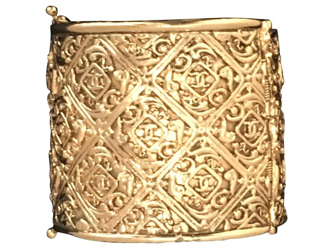 Chanel Bracelets Golden Metal  ref.128319