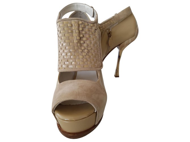 Gianfranco Ferré Leather and suede wedge pump Beige  ref.128480
