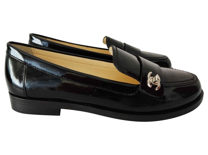 Chanel round-toe loafers Black Patent leather  ref.128683