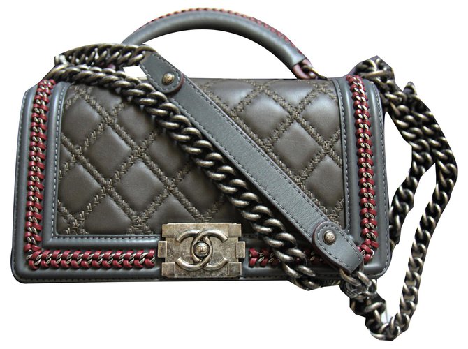 Wonderful Chanel Boy bag Crafts Paris-Salzburg Grey Dark red Khaki Lambskin  ref.128910