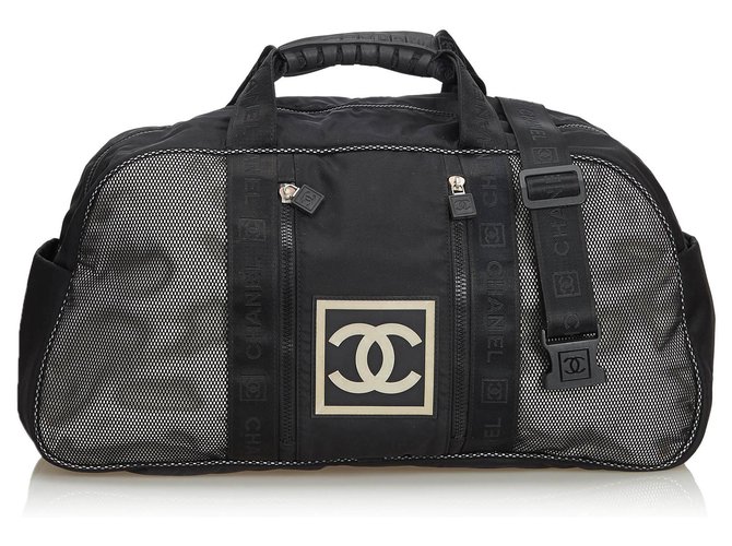 Chanel Preto CC Nylon Sports Duffle Bag Branco Pano  ref.129097