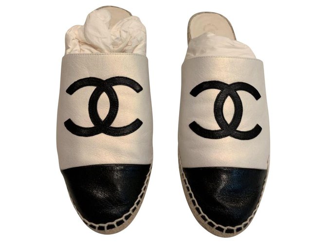 Chanel Classic espadrilles mules EU39 Black Cream Leather  - Joli  Closet