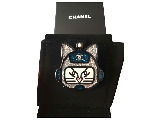 Broche Gato Chanel Azul Resina  ref.129829