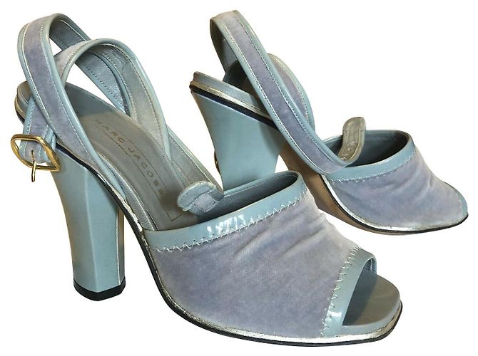 Marc Jacobs Absatzschuhe hellblauer Samt und türkises Lackleder