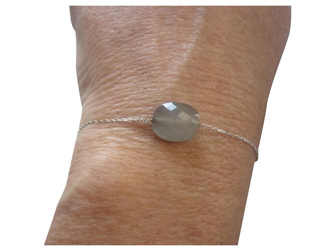 Pulsera Morganne Bello de oro blanco. 750/000 y piedra de luna Plata