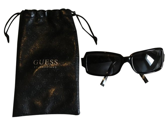 Guess black sunglasses with golden logo on the branches Plastic  ref.130754