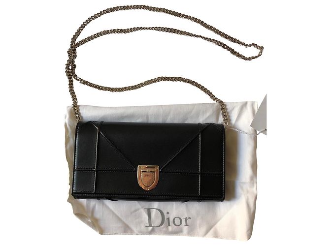 Diorama Large Wallet on Chain