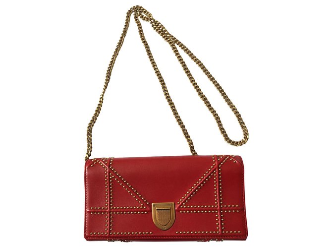 Christian Dior Diorama borchiato Grande portafoglio a catena rosso Pelle  ref.131029