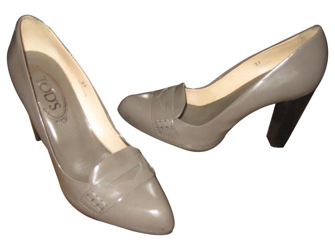 Tod's Pumps Grey Patent leather  ref.131421